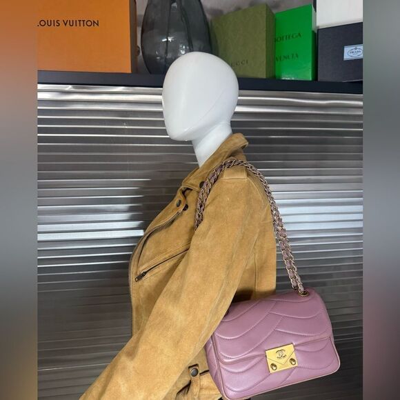 CHANEL Pagoda Quilted Mauve Gold Shoulder Bag - Picture 15 of 16